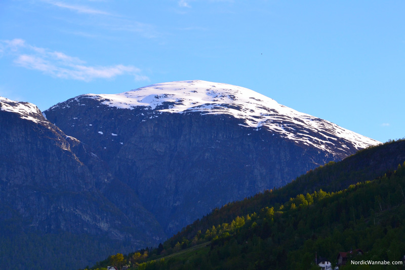 Olden, Stryn, Norwegen, Skandinavien, Blog, Kreuzfahrt, NeoRomantica, Costa, Berge, Schnee, Natur, Wandern, Eis, Gletscher, Wald, Reisetipps