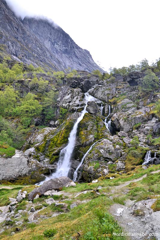 Olden, Stryn, Norwegen, Skandinavien, Blog, Kreuzfahrt, NeoRomantica, Costa, Berge, Schnee, Natur, Wandern, Eis, Gletscher, Wald, Reisetipps