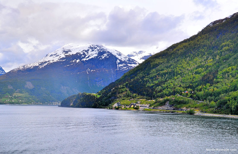 Olden, Stryn, Norwegen, Skandinavien, Blog, Kreuzfahrt, NeoRomantica, Costa, Berge, Schnee, Natur, Wandern, Eis, Gletscher, Wald, Reisetipps