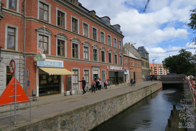 Reise, Urlaub, Erfahrungen, Aarhus, Århus, Visitaarhus, CABINN, Kähler, Royal Copenhagen, La Cabra, Shopping, Einkaufen, Hotel, Übernachten, Reisetipps, Reisebericht, Streetfood Market, Hygge, Bolia, Plastik Boy, Regenbogen, Regnbogengang, Aros, Den Gamle By, Krake, Botanischer Garten, Dok1, Dome of Visions, Bruins Galleri, Sinnerup,