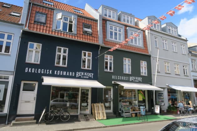 Reise, Urlaub, Erfahrungen, Aarhus, Århus, Visitaarhus, CABINN, Kähler, Royal Copenhagen, La Cabra, Shopping, Einkaufen, Hotel, Übernachten, Reisetipps, Reisebericht, Streetfood Market, Hygge, Bolia, Plastik Boy, Regenbogen, Regnbogengang, Aros, Den Gamle By, Krake, Botanischer Garten, Dok1, Dome of Visions, Bruins Galleri, Sinnerup,