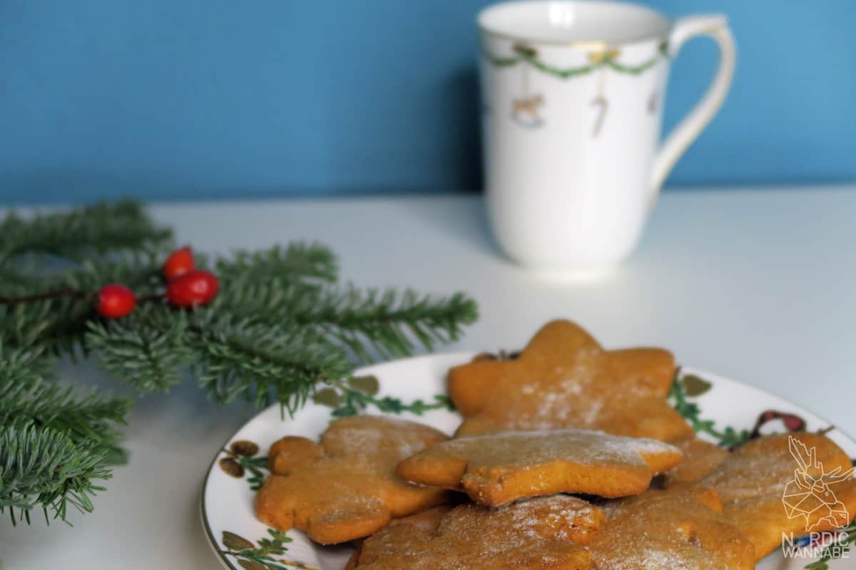 Finnische Pfefferkuchenkekse, Finnland, Finnische Kekse, Weihnachten, Finnlandblog, Pfefferkuchen, Zimt, Nelken, Ingwer, MörserFinnische Pfefferkuchenkekse, Finnland, Finnische Kekse, Weihnachten, Finnlandblog, Pfefferkuchen, Zimt, Nelken, Ingwer, Mörser