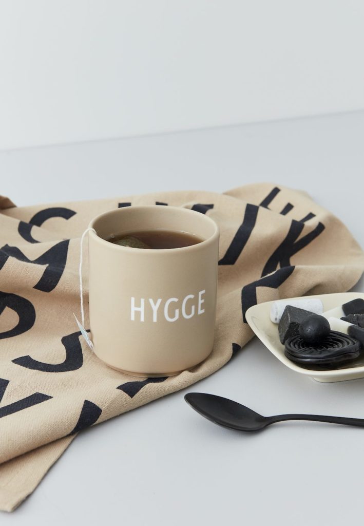hyggelig, HYgge Wohnung,Hygge Tasse, Hygge Becher, Arne Jacobsen, Design Letters , Neuheiten 2020, Dänemark