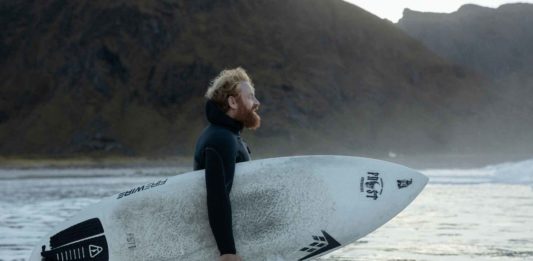 Norwegische Serie, Twin, Lofoten, Norwegen, Surfer, Game of Thrones